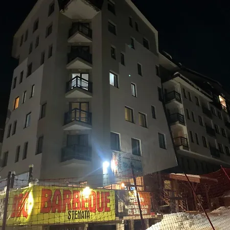 Stenata Huge To Door アパート