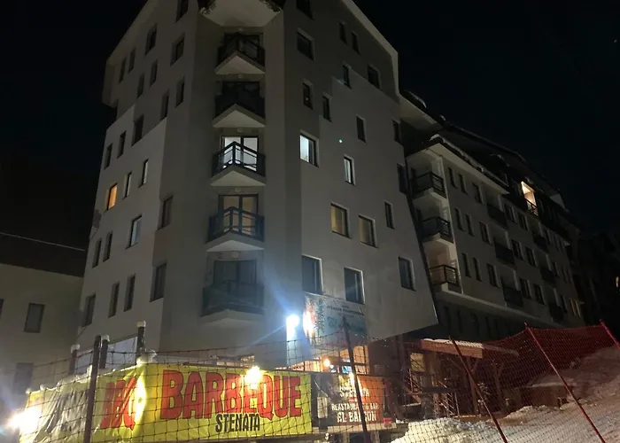 Stenata Huge To Door Apartament