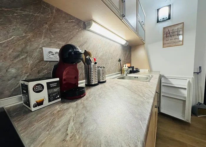 Stenata Huge To Door Apartament Pamporowo