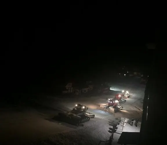 Stenata Huge To Door Apartament